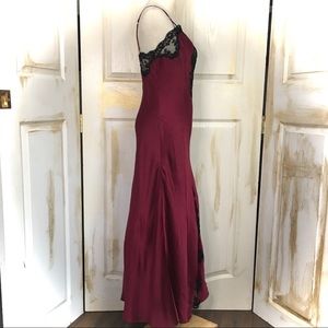 Vintage VS sz med 100% silk nightgown